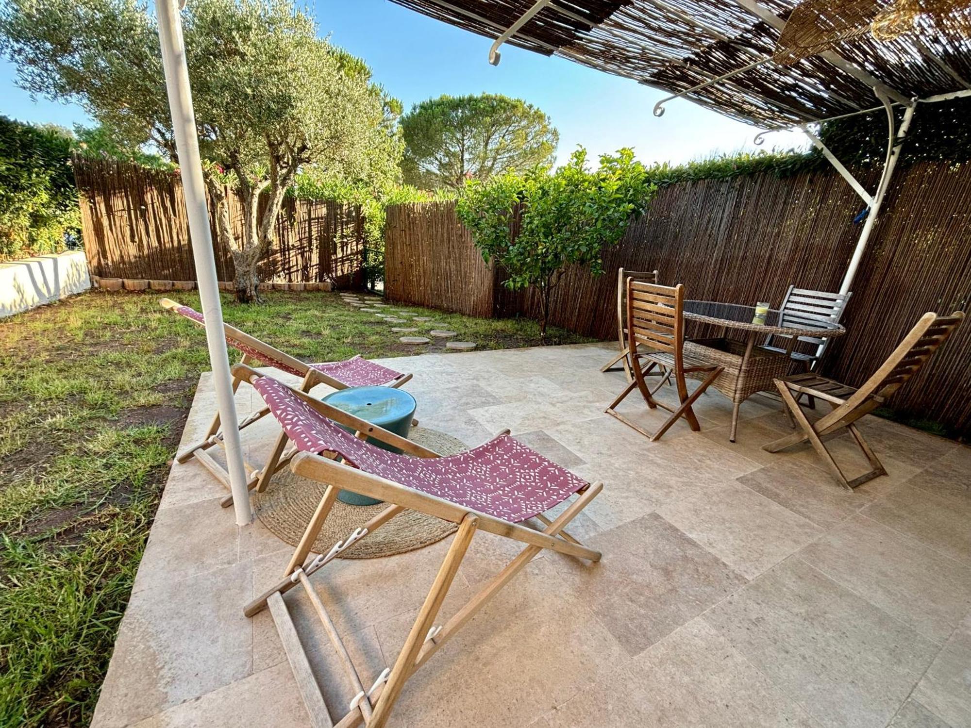 Bastidon Paisible Dans Residence Avec Piscine เฟรฌูส ภายนอก รูปภาพ
