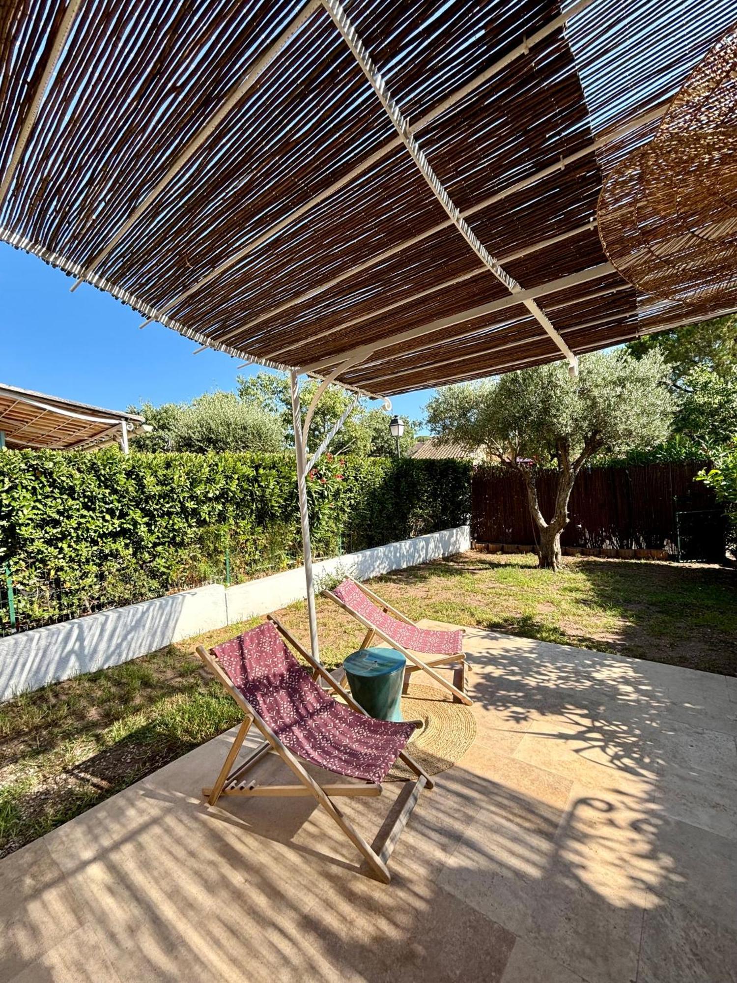 Bastidon Paisible Dans Residence Avec Piscine เฟรฌูส ภายนอก รูปภาพ